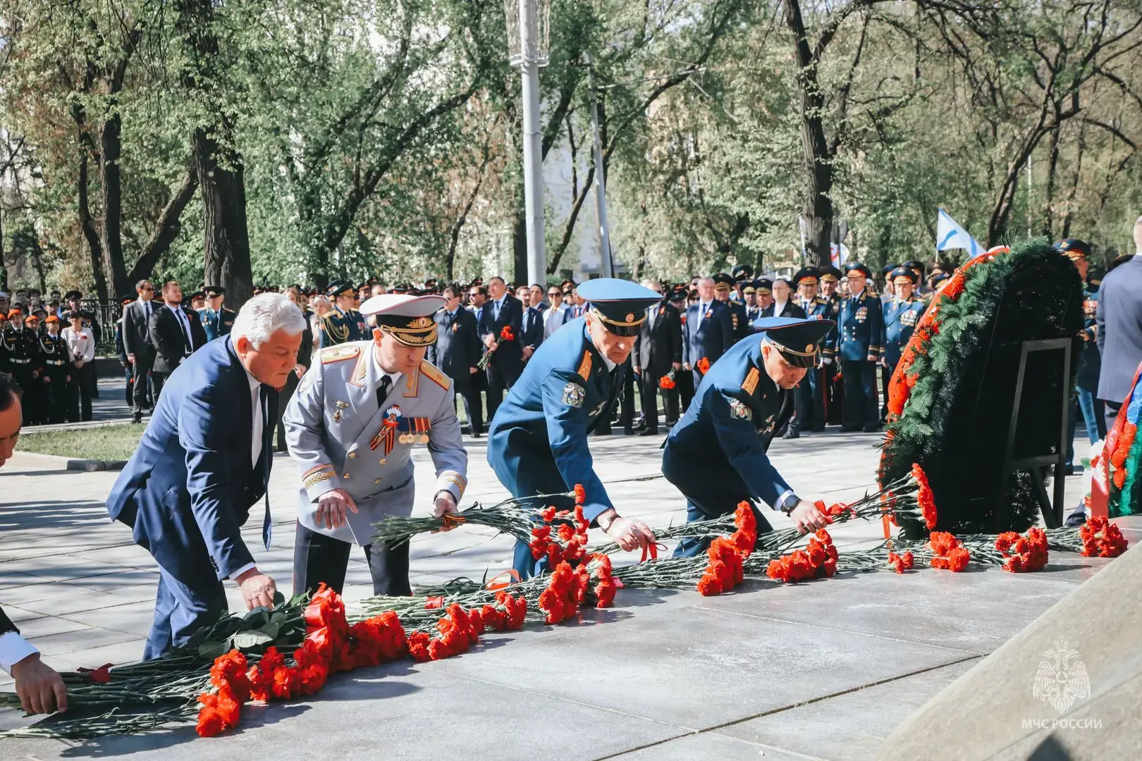 ⭐️В преддверии Дня Победы в Екатеринбурге состоялась торжественная церемония возложения цветов к пам