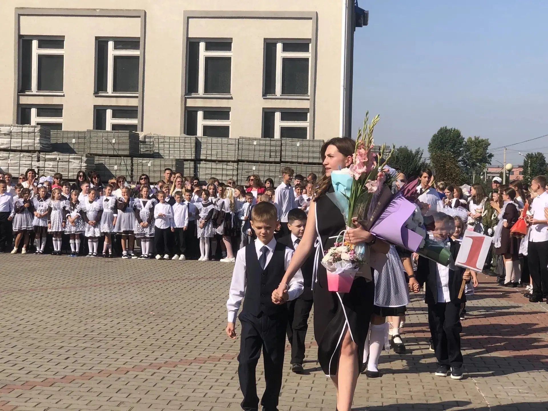 Торжественная линейка 1 сентября - праздник, который запомнится надолго!