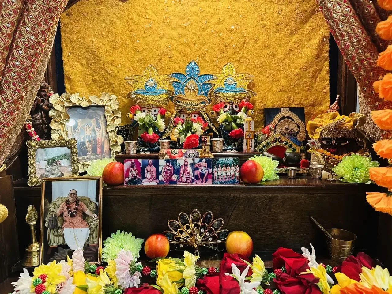 Дорогие преданные, Харе Кришна! Примите наши смиренные поклоны 🙏 Слава Шриле Прабхупаде🙏