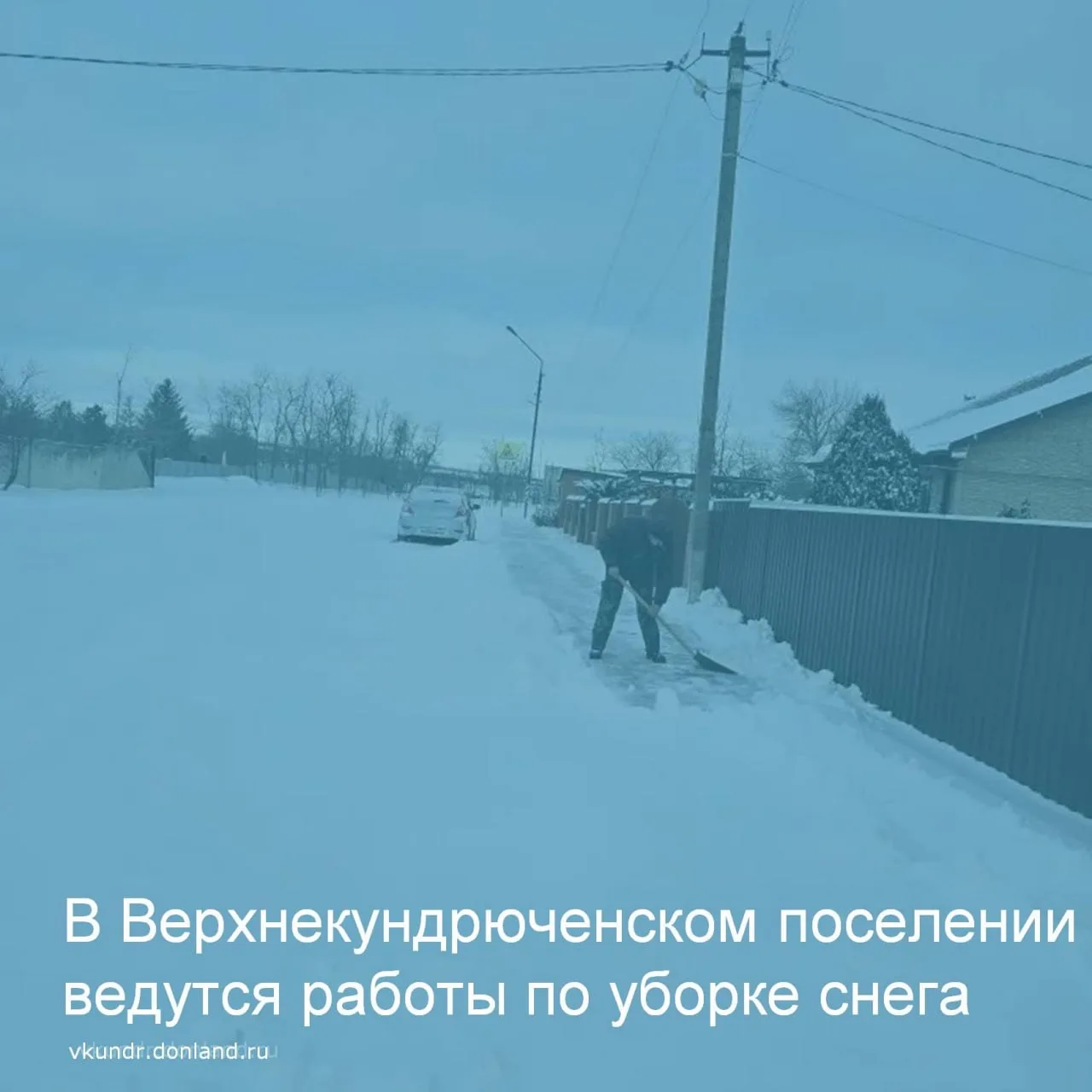 В Верхнекундрюченском сельском поселении рабочими при Администрации проводятся работы п...