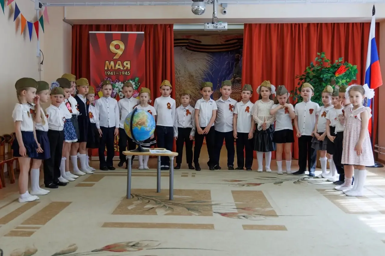 🎖️ Никто не забыт, ничто не забыто  💫 В старшей группе детского сада «Росток» прошло праздничное мер