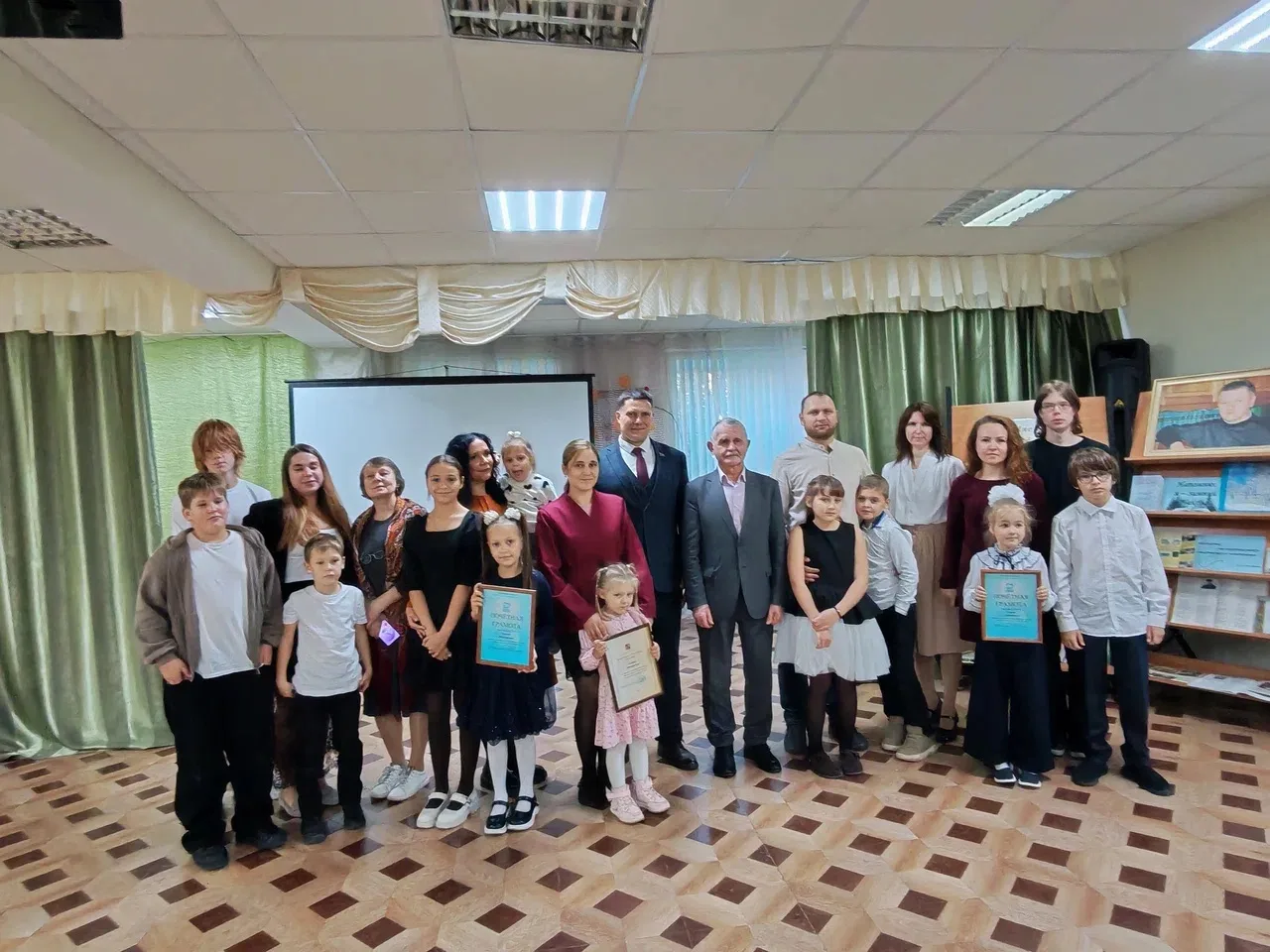 🧑‍🧑‍🧒‍🧒 Многодетные семьи Балашихи наградили в преддверии праздника