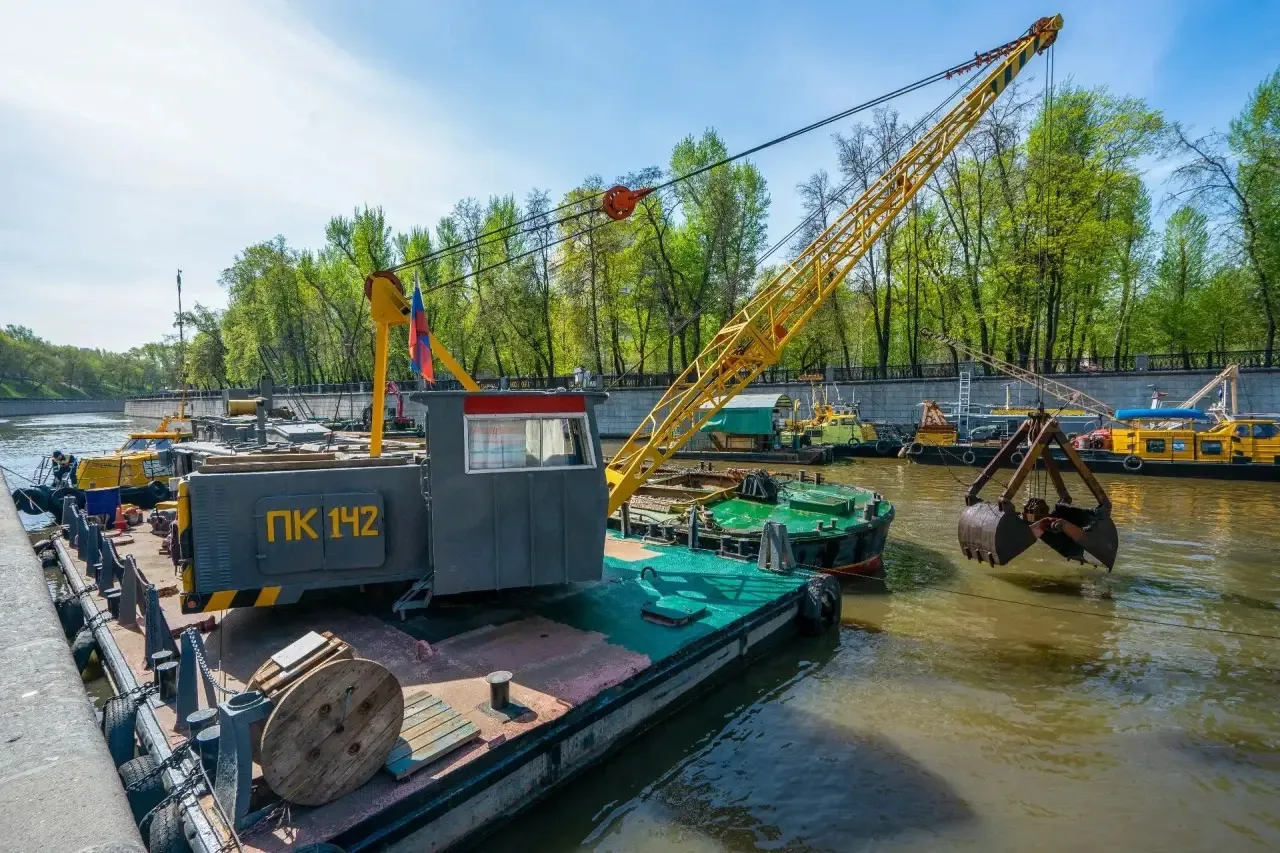 Столичный коммунальный флот собрал 120 тонн мусора с открытия  летней навигации