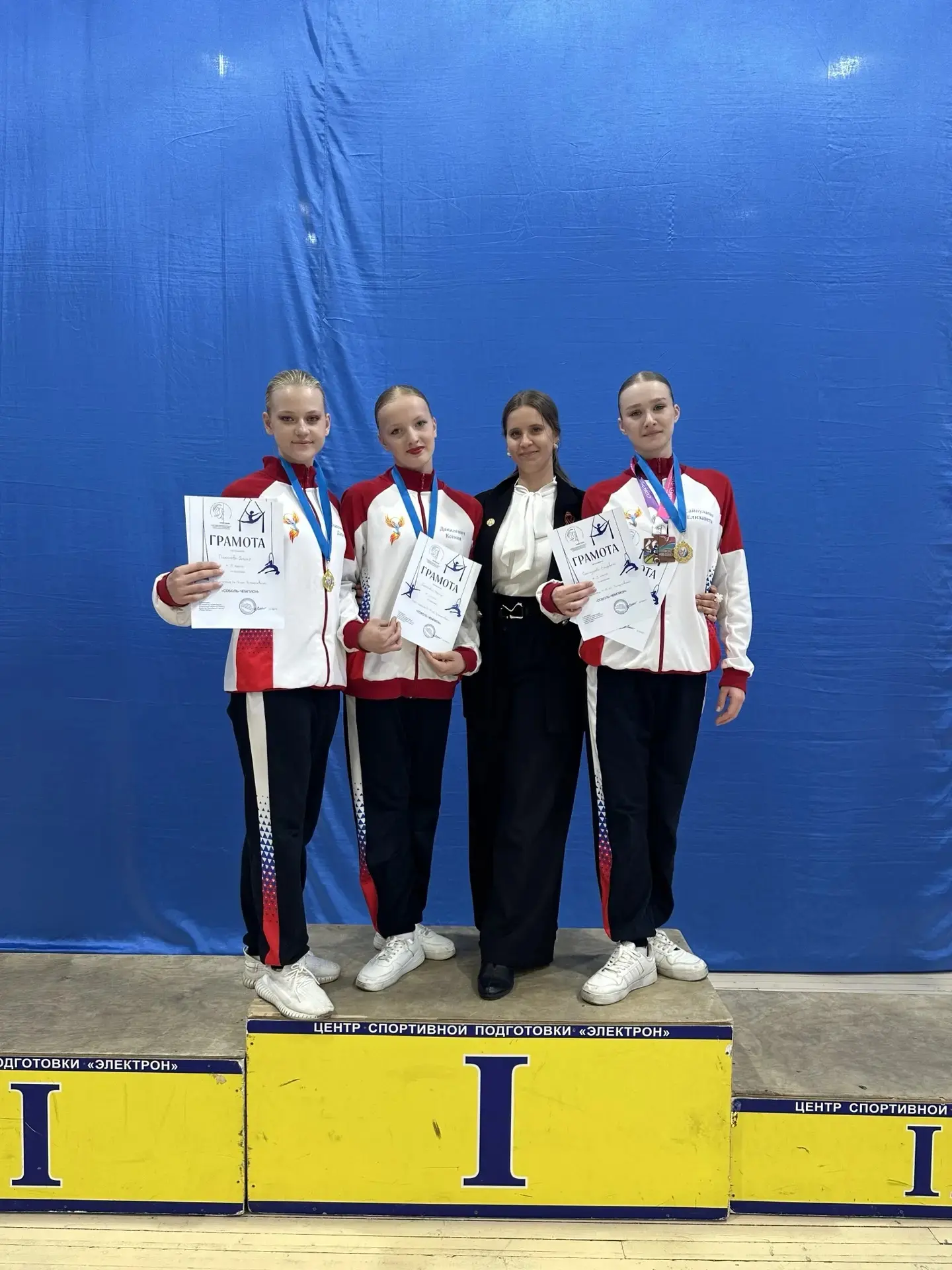 🏆ГОРДОСТЬ ГИМНАЗИИ✨  2 мая в Новосибирске прошёл Чемпионат и Первенство города по воздушной гимнасти