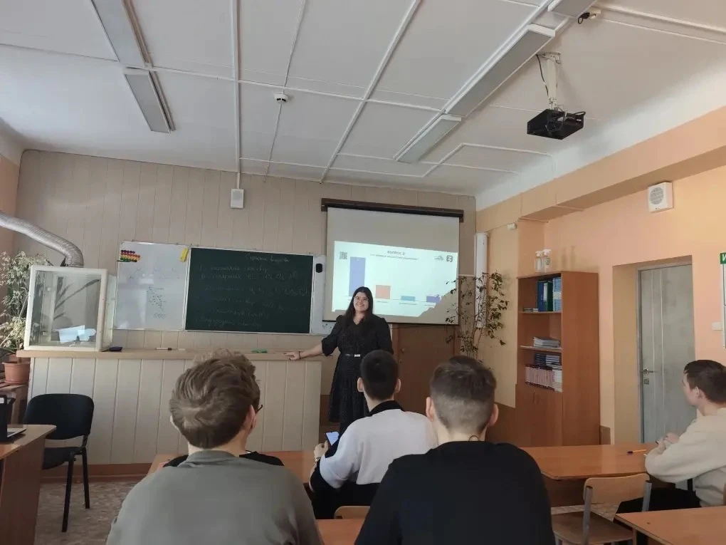 ⚗️Химический квест: наши первокурсники — настоящие учёные! 🧪

Под руководством преподавателя химии 