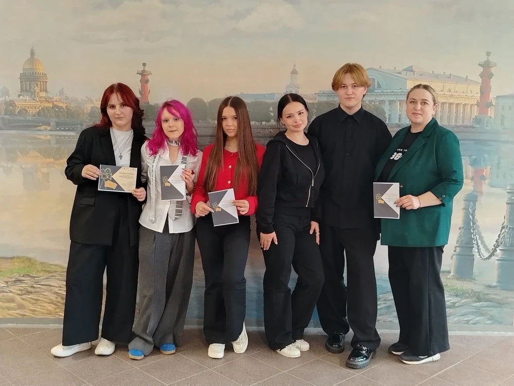В рамках сетевого сообщества «Учитель начинается в школе» ученики 10Д класса с педагогом-психологом 