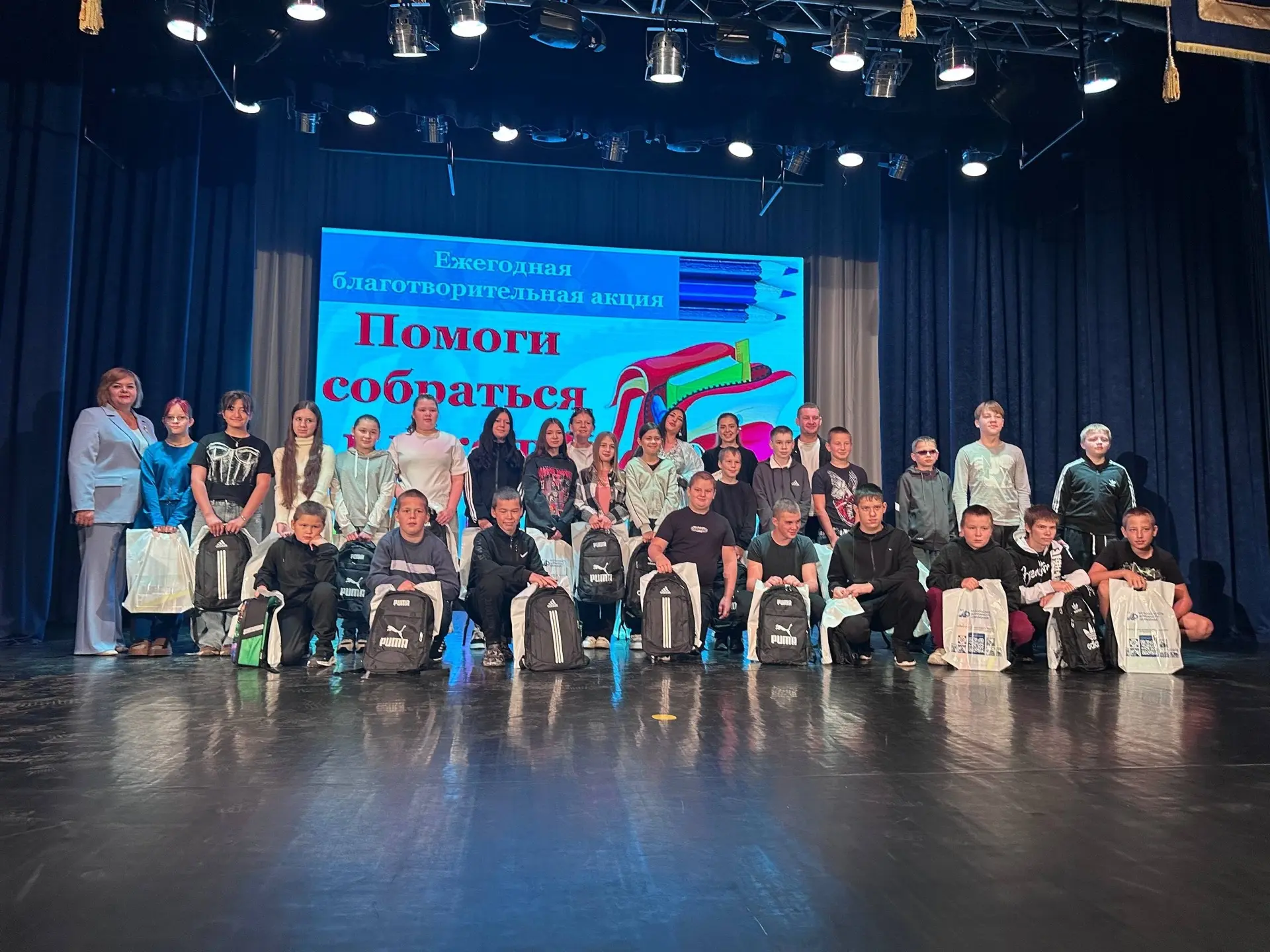 Сегодня в преддверии нового учебного года в районном Доме культуры Верхнеуслонского рай...