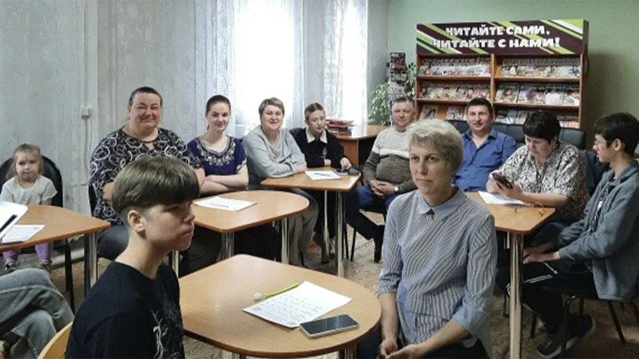 👪 Всей семьёй в библиотеку 📚.  📅 17 мая в читальном зале Идринской библиотеке встретились 6 семей 👪,