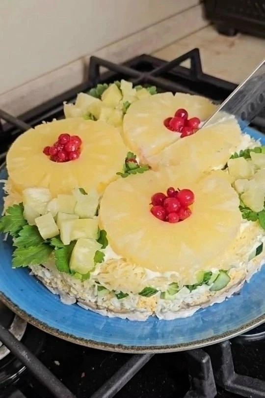САЛАТ "ТРОПИКАНА" с курицей и ананасом