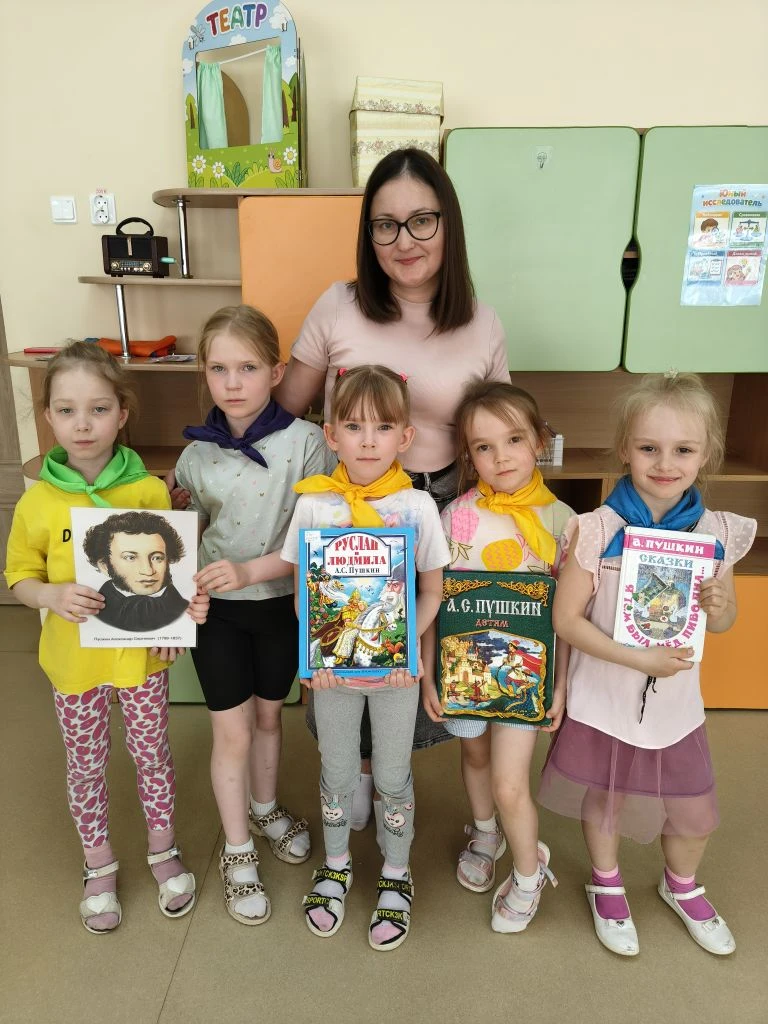 #ЛетоСПользой35

#Декламируй35

#новостилагеря

День русского языка в преддверии Дня рождения Алекса