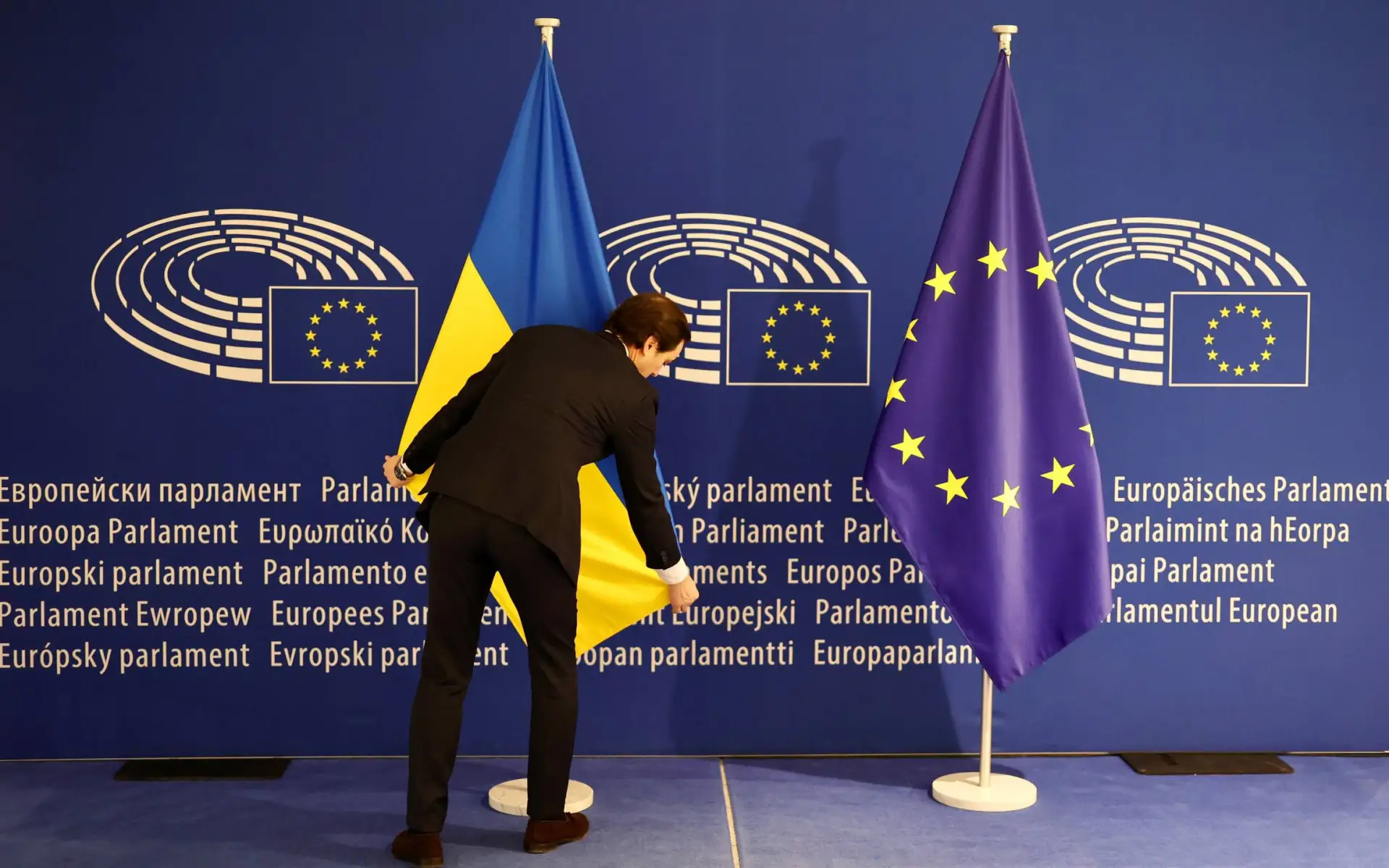 ЕС и Украина официально начали переговоры о вступлении

Об этом сообщил председатель Европейского со