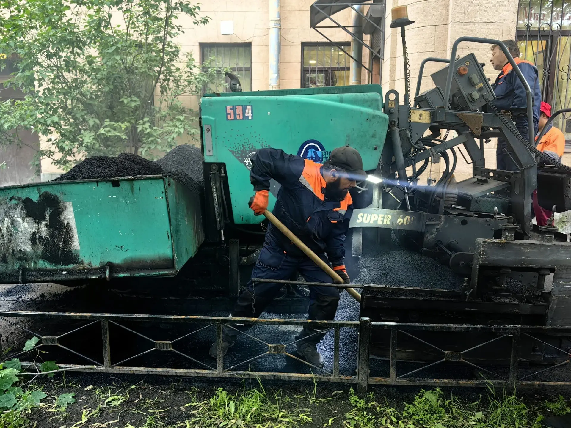 На Петроградской стороне особая атмосфера. Исторические здания различных эпох и стилей,...
