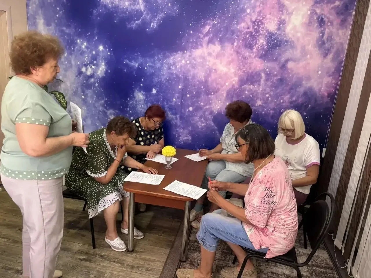 В Центре социального обслуживания населения Самойловского района , работает– комната психологической