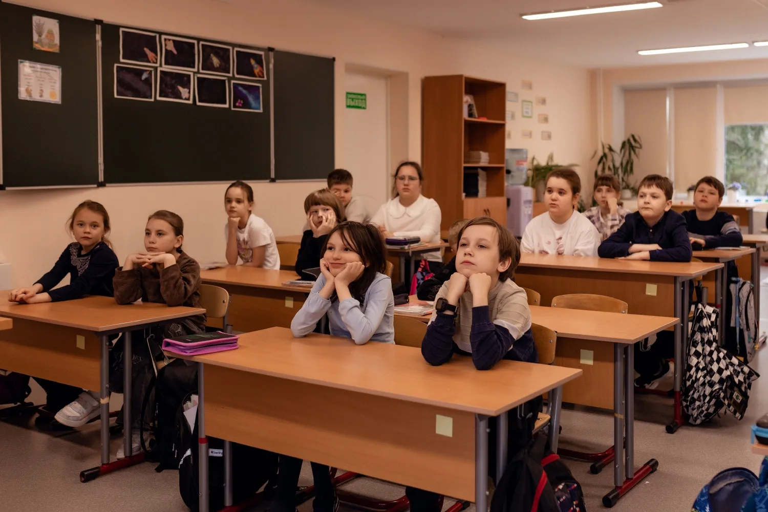 ⭐️Начало новой недели в нашей школе⭐️  ✔️Неделя стартовала с традиционной торжественной церемонии - 