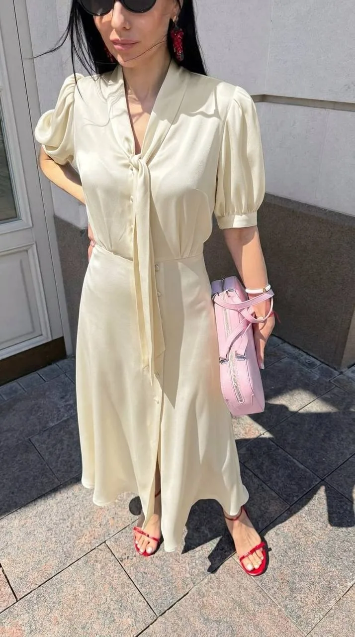 ИИ сгенерировал интересные варианты  платья #mialine98

Смотрите, что получилось 😍


 Из какой ткан