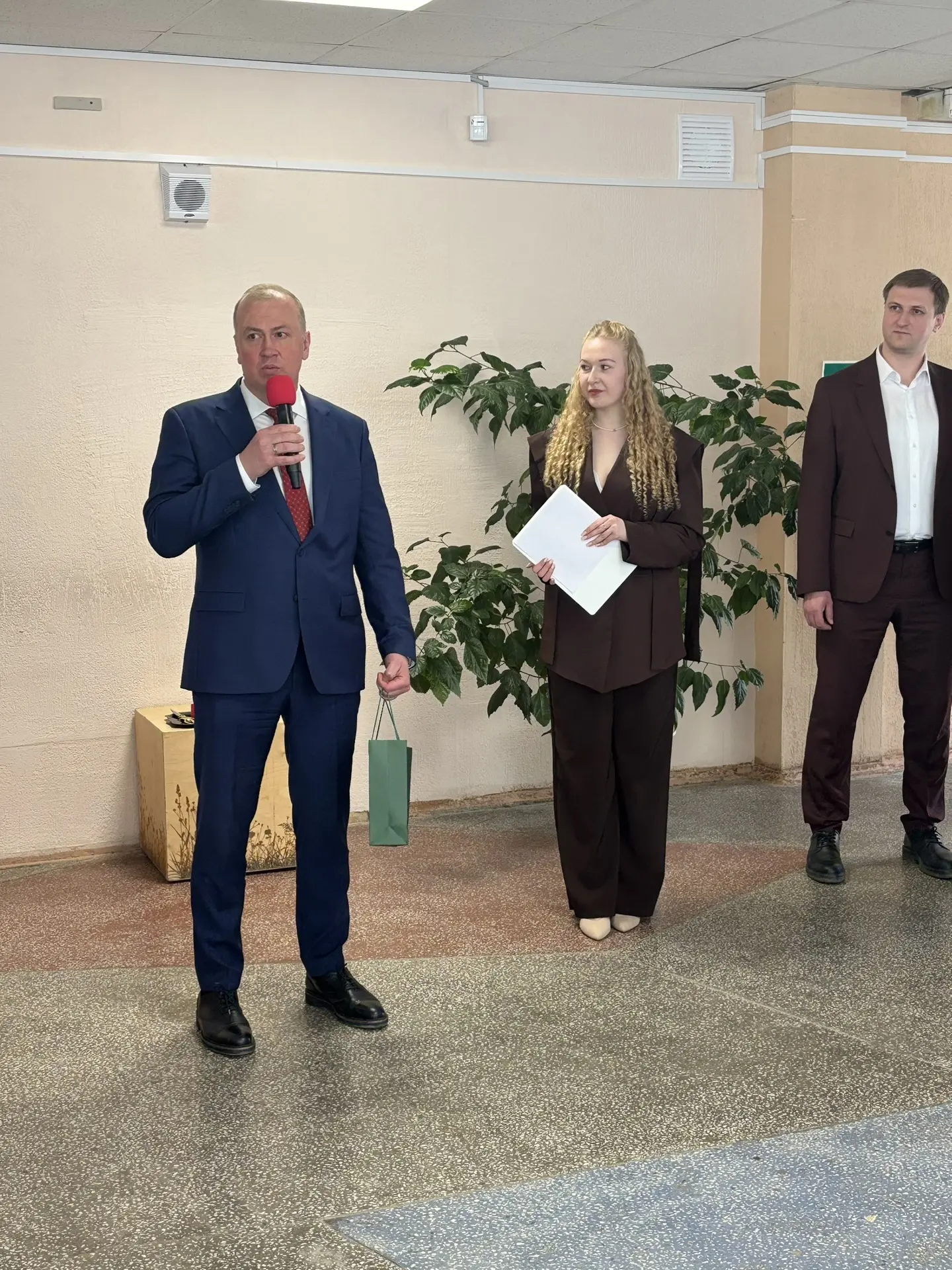 Сегодня в Уральском Государственном Лесотехническом Университете состоялось торжественн...
