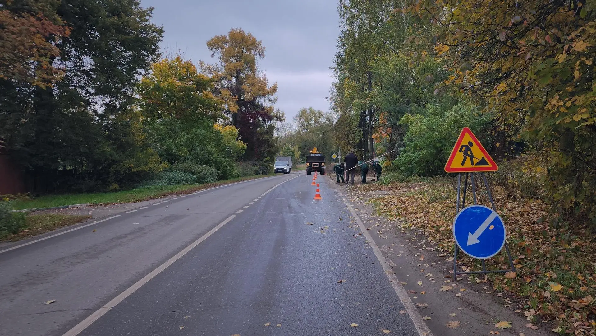 В Бронницах на Московской улице обустраивают новую площадку для мусорных контейнеров.