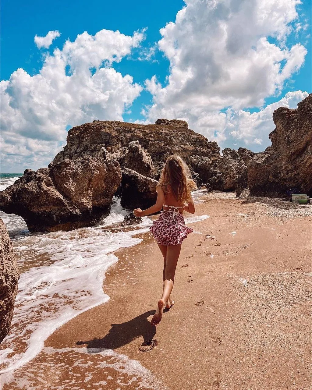 А давай прокатимся на Генеральские пляжи? 😍
⠀
Мы забивали вот эти координаты:
📍 45.472088, 36.2197