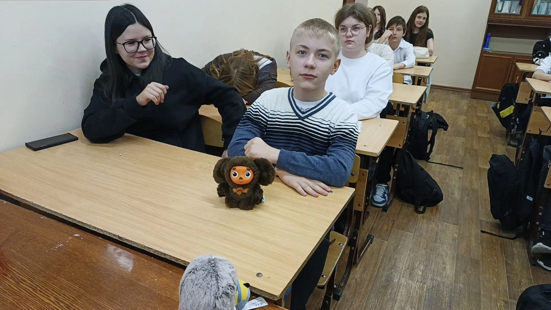 Традиция понедельника  🤍🖤  Единая форма одежды-  это формирование чувства общности и создание  атмос