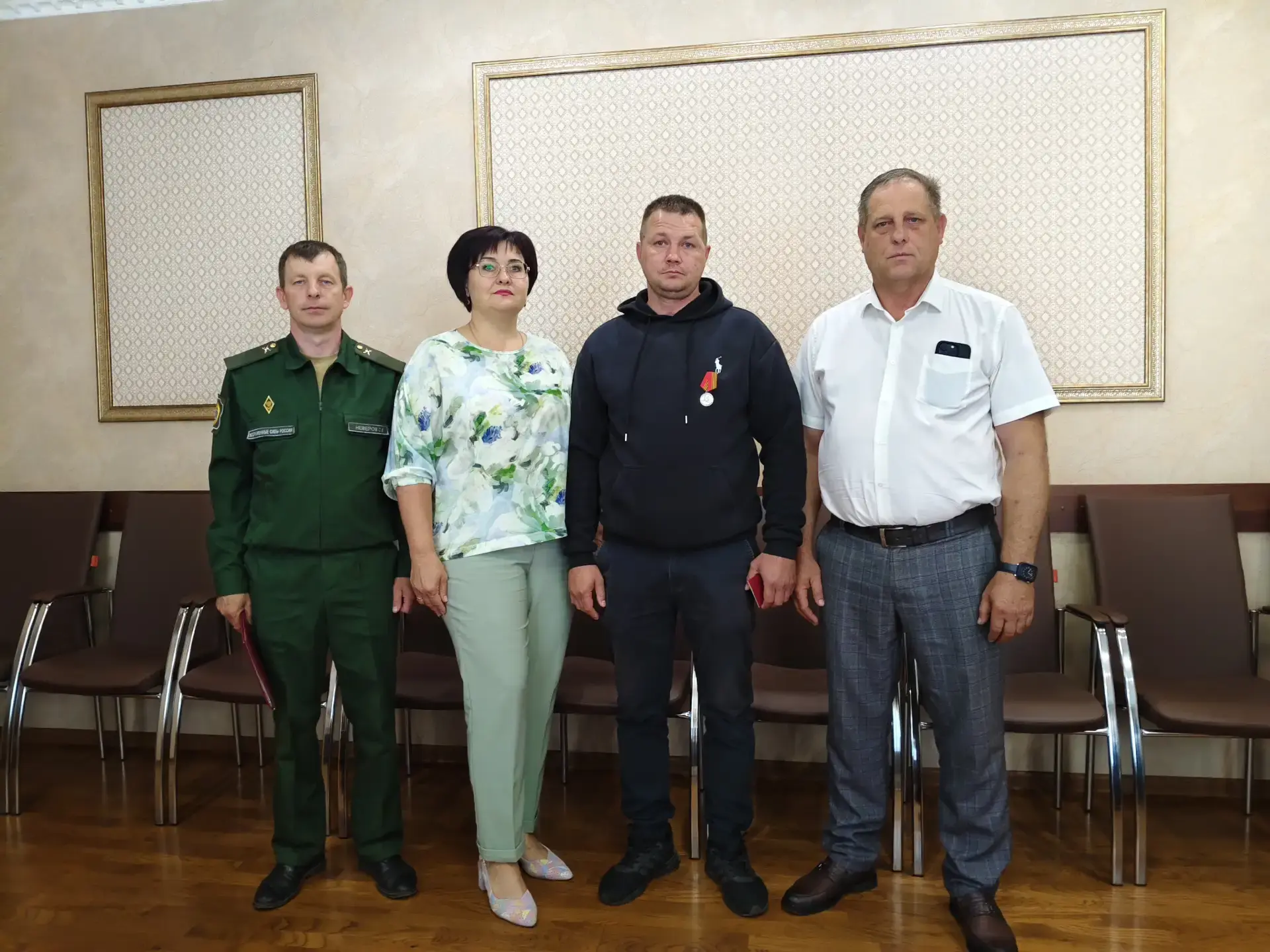 Сегодня в администрации Сосновского муниципального округа, в торжественной обстановке, глава округа,
