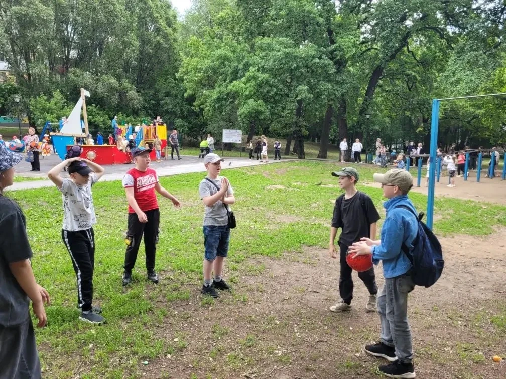 Отряд Эрудит в этом году обрёл название English stars, сами дети его выбрали в ходе гол...