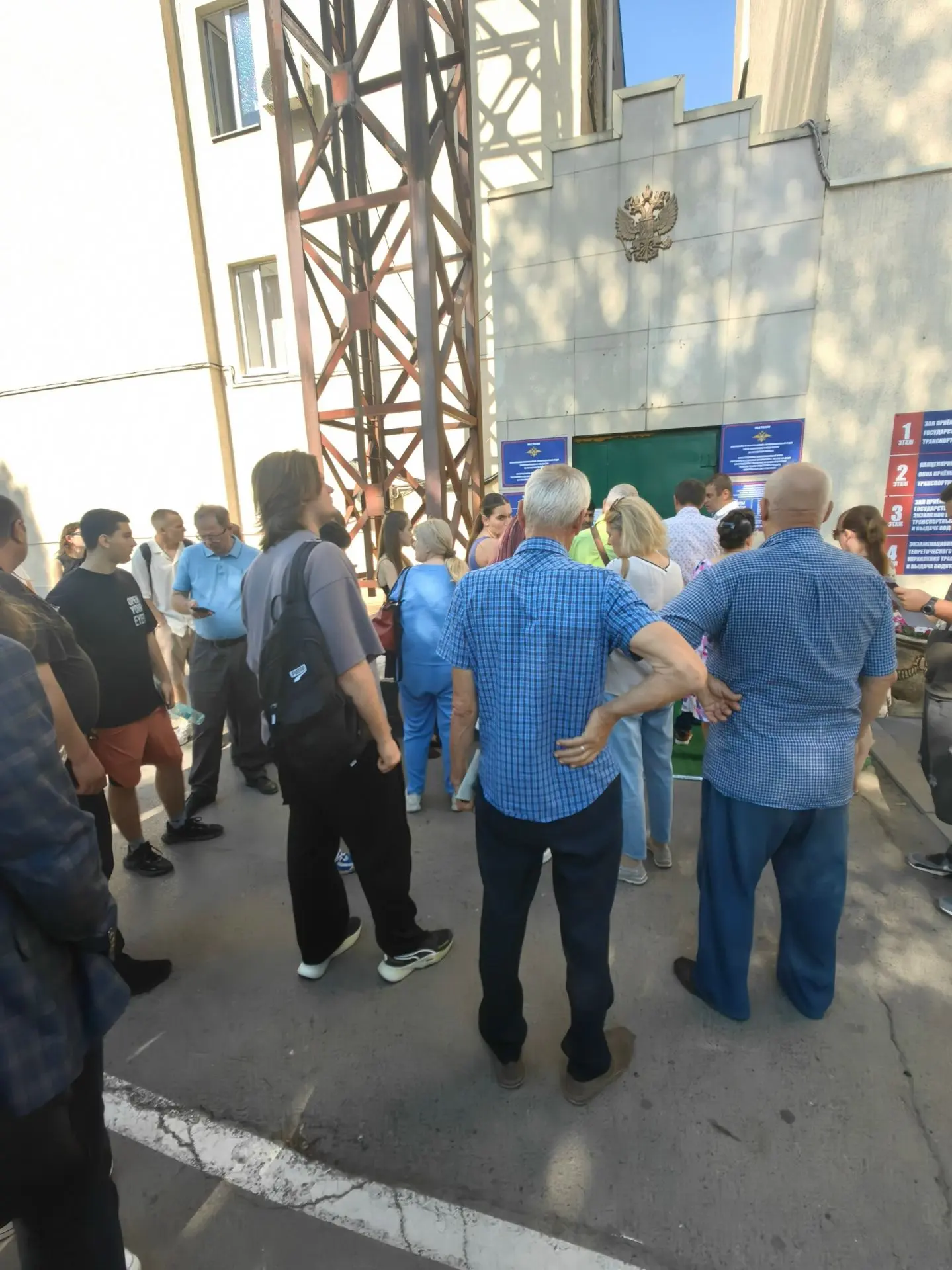 Ездил недавно менять права в ГАИ на Доватора, знакомые рассказали что теперь всё шикарно, записываеш