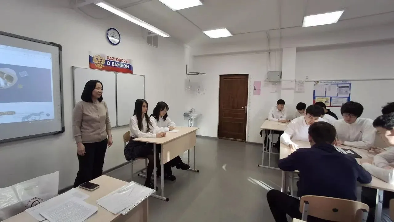 В республике проходят мероприятия ко Дню молодого избирателя  Руководители Элистинской территориальн