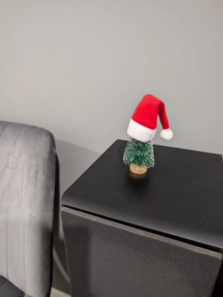 Народ, как думаете, пора уже убирать ёлочку или после Пасхи? 🤔🎄