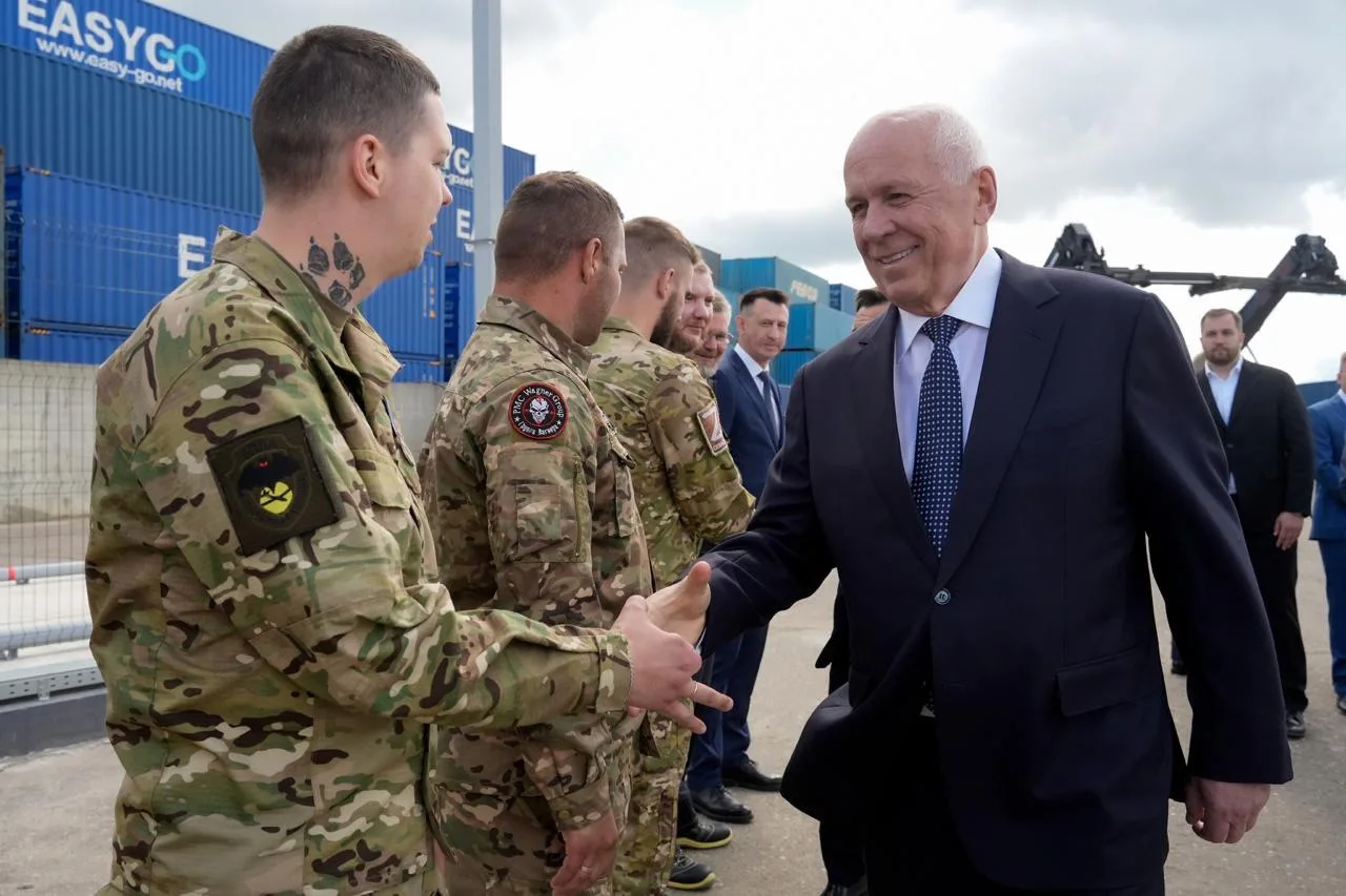Вместе с главой Госкорпорации «Ростех» Сергеем Чемезовым открыли терминал временного хранения порожн