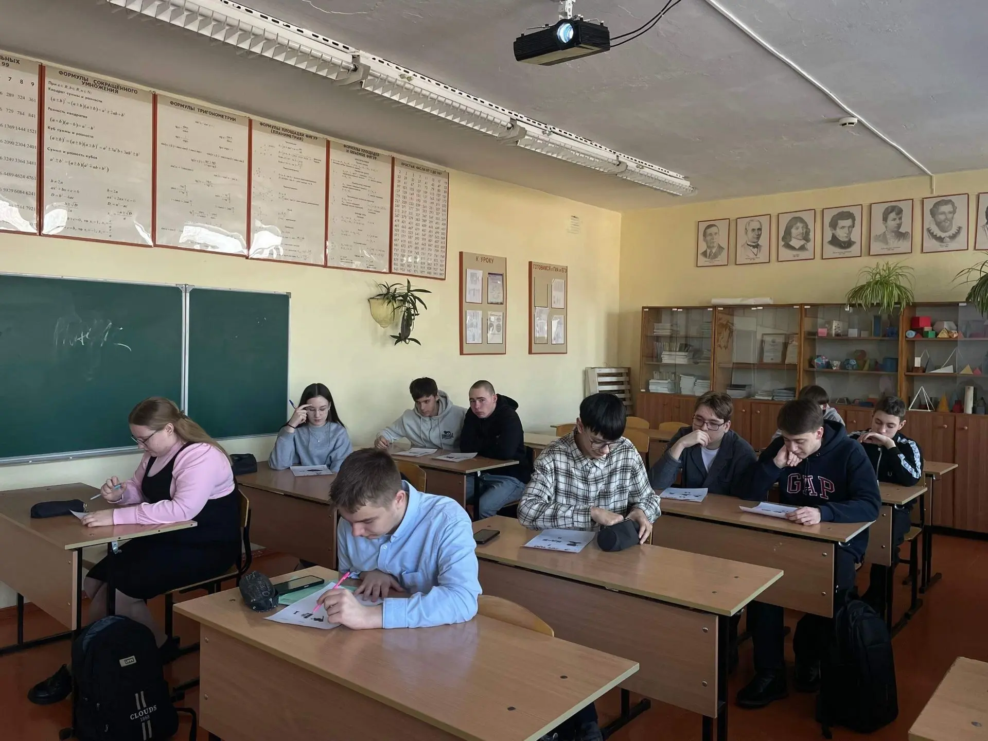 ⚡️Школьников предупредили о фейковых ответах на ЕГЭ     В преддверии единых госэкзаменов в интернете