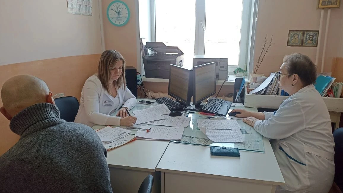 Врачи Курской областной больницы провели прием в Щигровском районе. В составе выездной бригады работ
