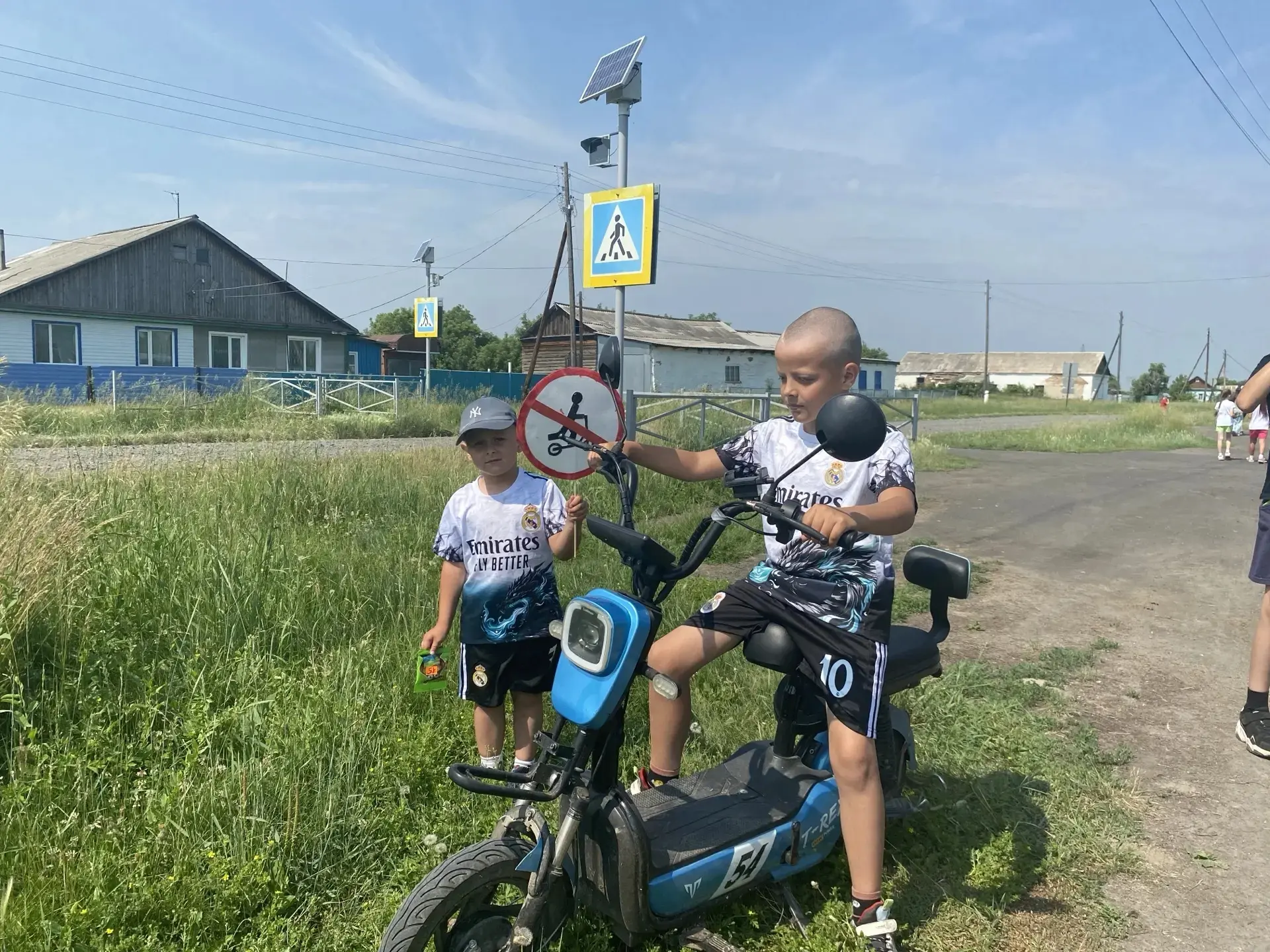 🚴‍♀️Наши юные ЮИДовцы приняли участие в акции «Самокат и ПДД»🚴

В рамках профилактического меропри