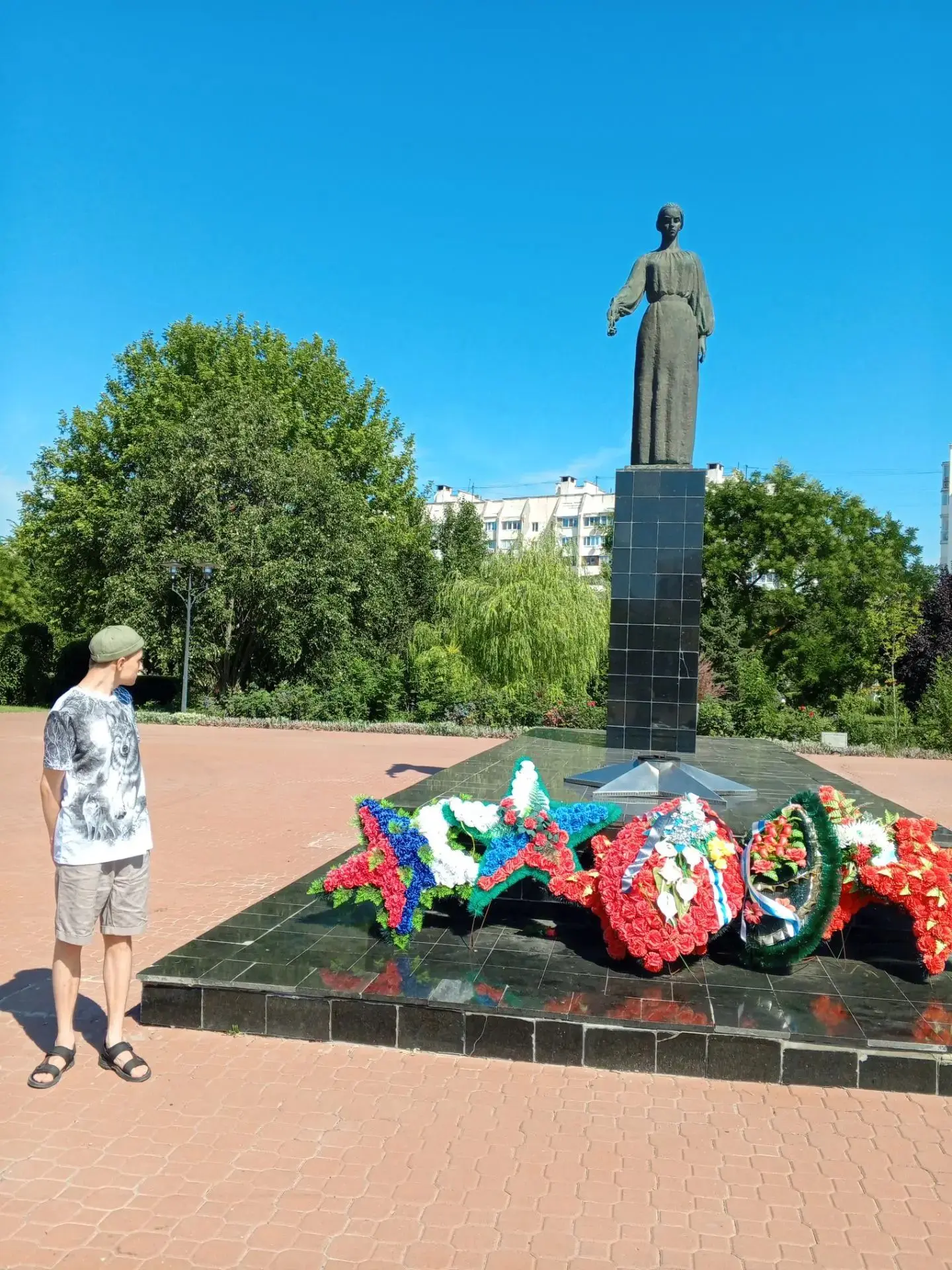 Цветков Никита ученик уже 9 "В" класса этим летом посетил в Крыму в городе Евпатория: "...