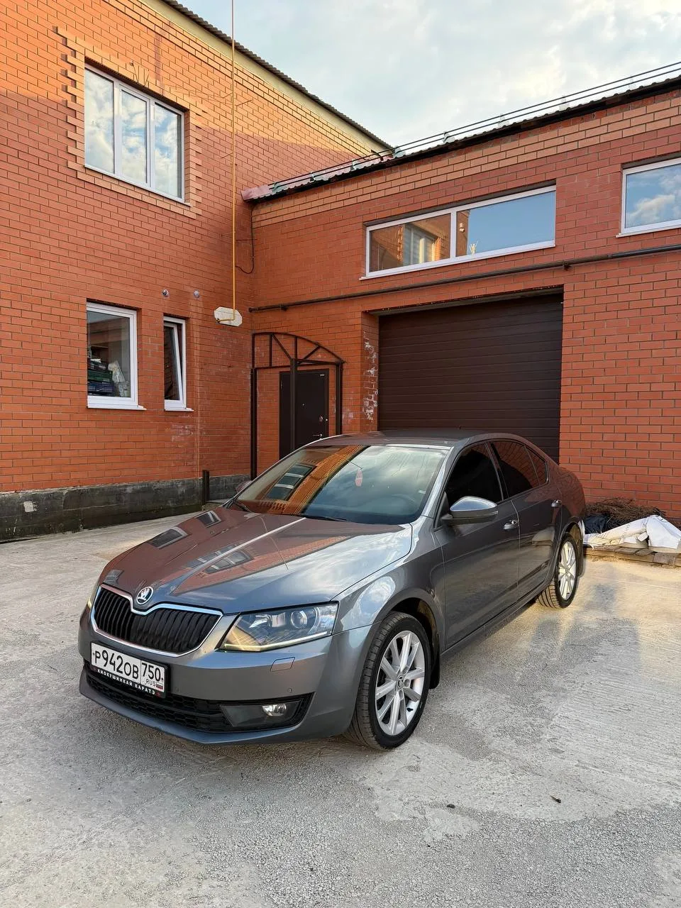 В продаже
Skoda Octavia 1.8 МТ 2016года 
1 хозяин 
Тека зеленая 🐍
Музыка Canton 
Подогревы задний с