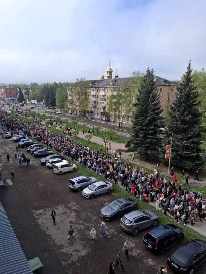 В Осинниковском округе, как и в других городах страны, прошло торжественное шествие Бессмертного пол