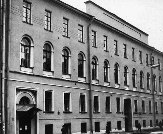 ДЕНЬ В ИСТОРИИ САНКТ-ПЕТЕРБУРГА – 13 МАЯ   👀13 мая 1824 года недалеко от Казанского моста была откры
