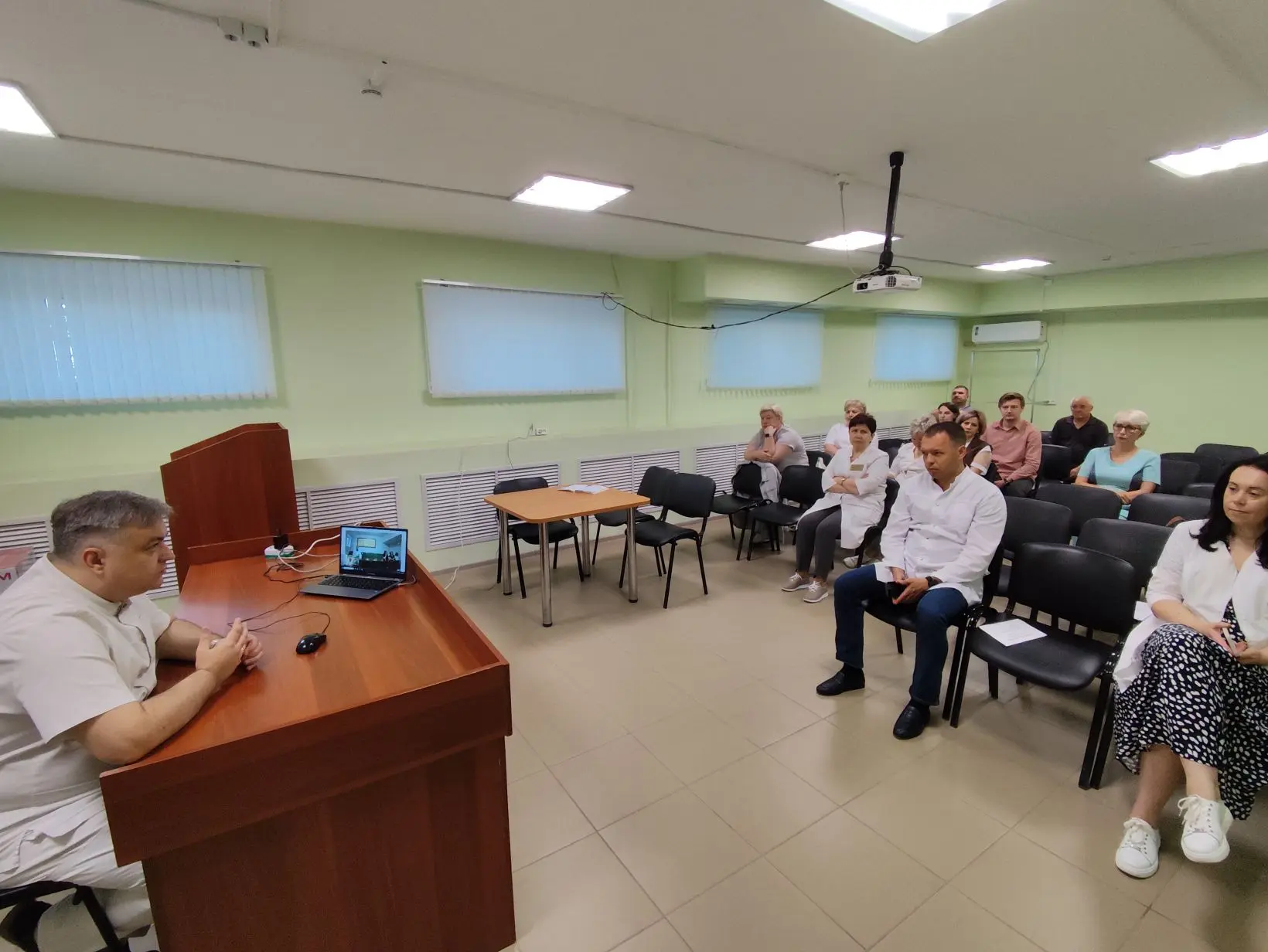 Заместитель главного врача Андрей Якунин провел еженедельное рабочее совещание с руководителями стру