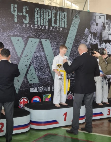 4-5 апреля в г. Лесозаводске прошёл юбилейный турнир по киокусинкай карате, Давыдов Роман, ученик 5 