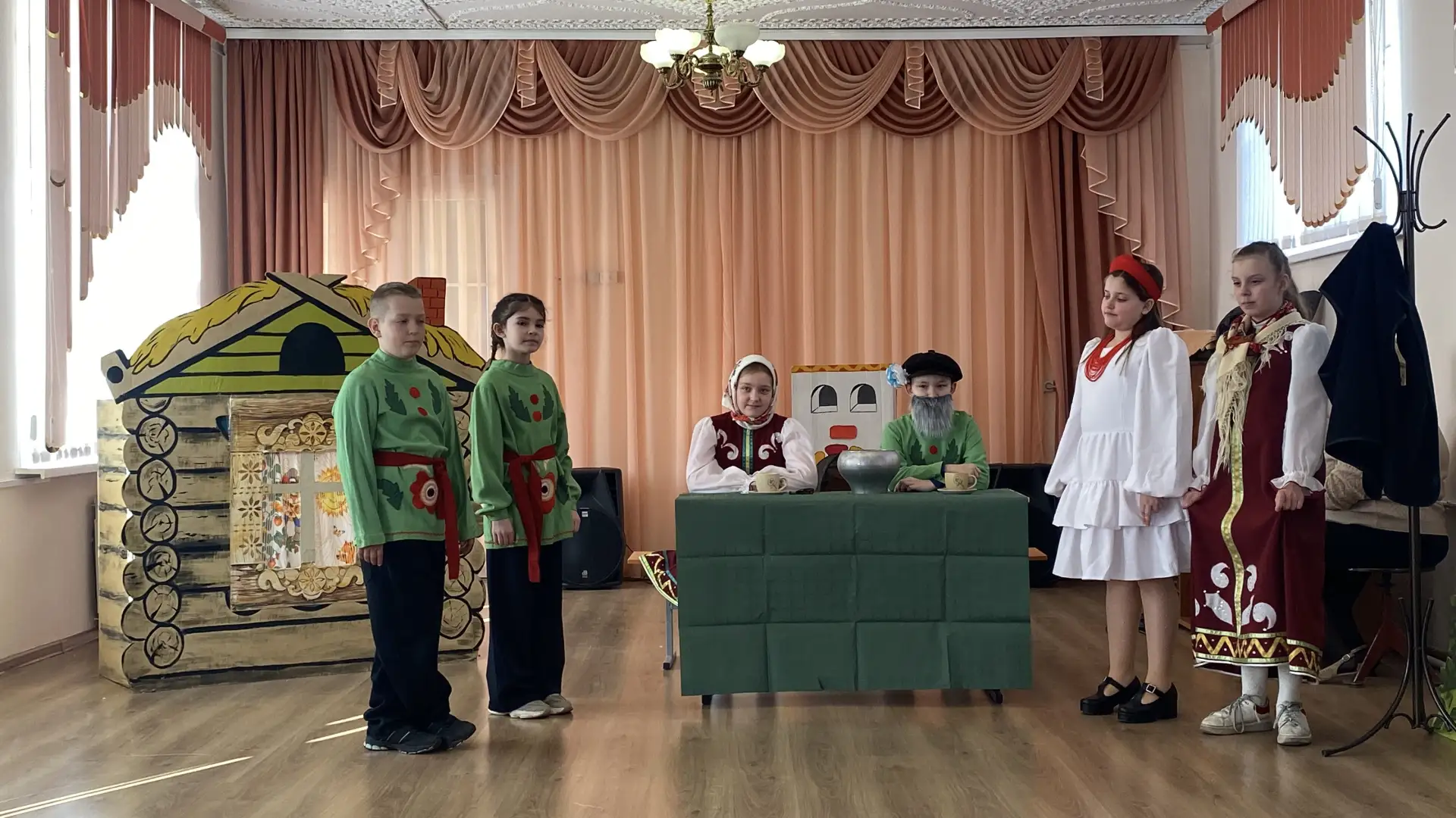 С 23 по  26 марта в нашей школе проходил Фестиваль театрального творчества  «В гостях у...