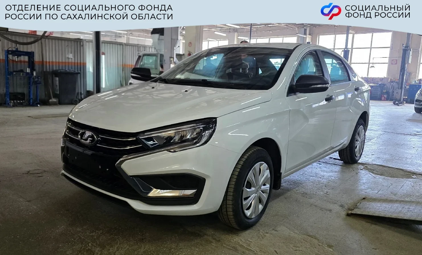 🚙Двое сахалинцев, пострадавших на производстве, получили новые автомобили от Соцфонда

Ключи вручил