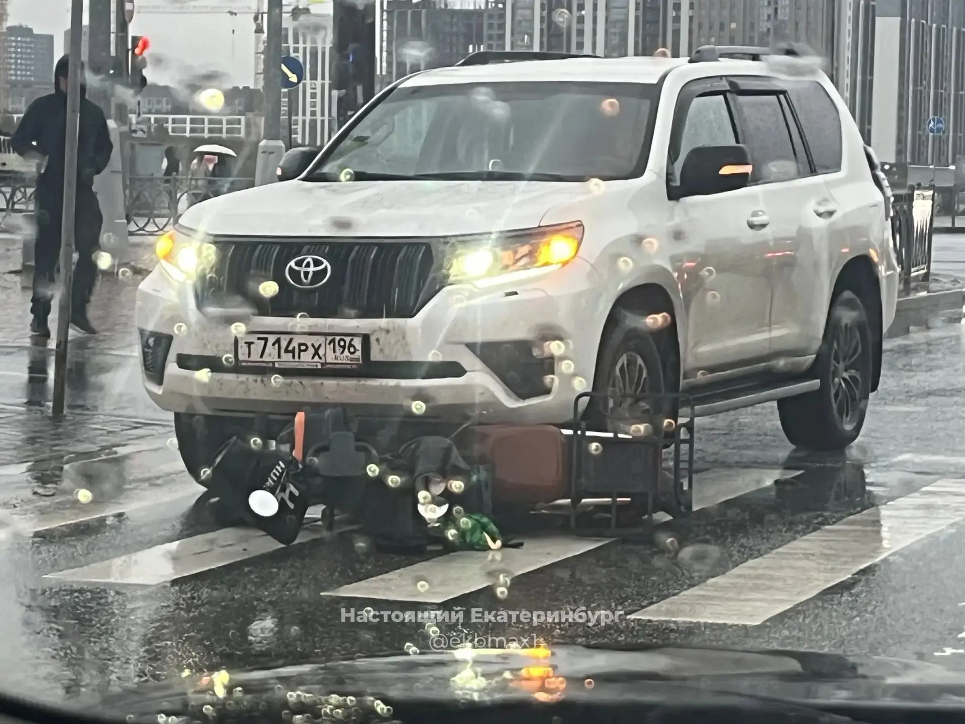 На углу Чкалова / Сахарова