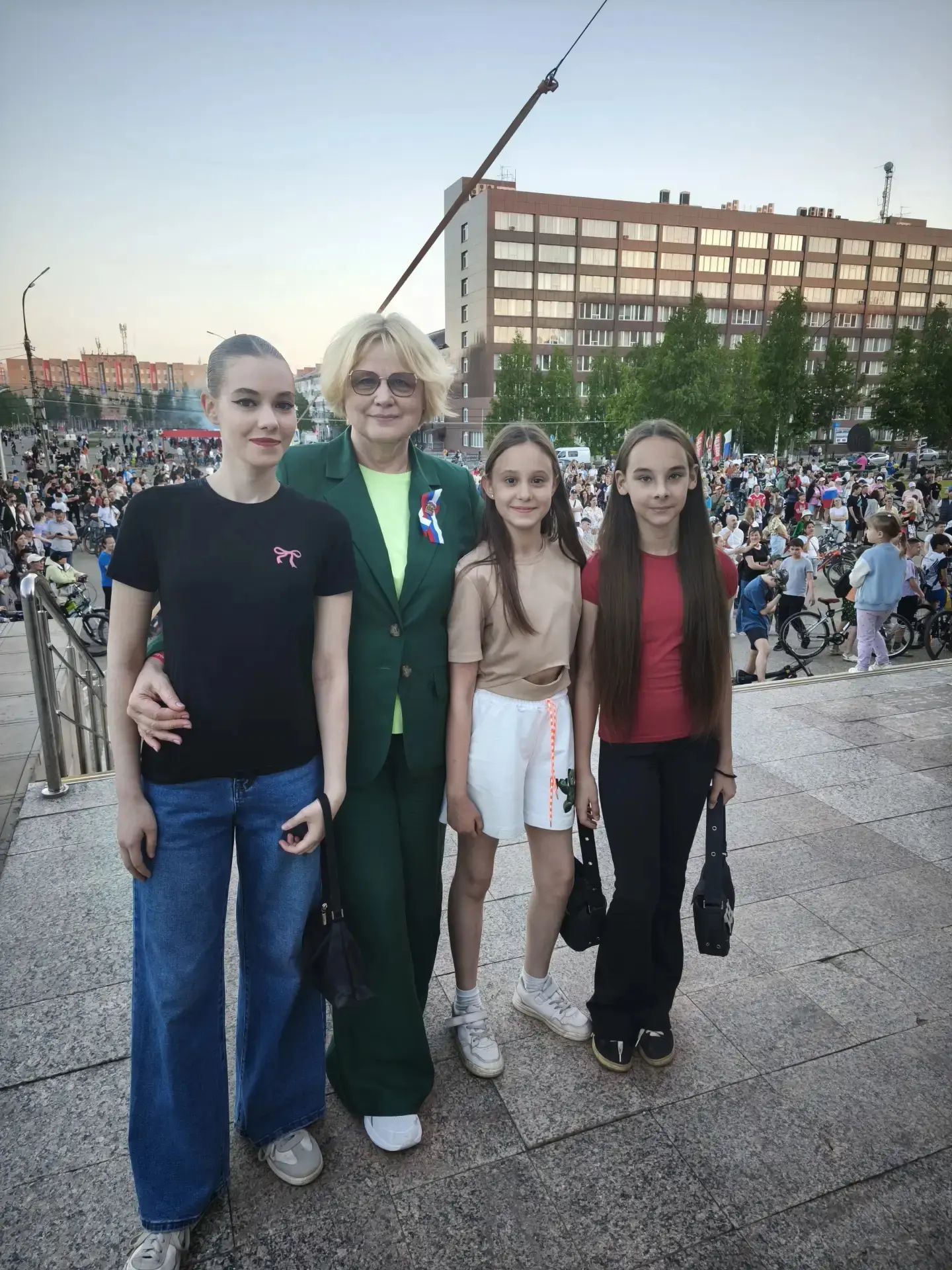 📸 Праздник продолжается, делаем памятные фото с ухтинцами.