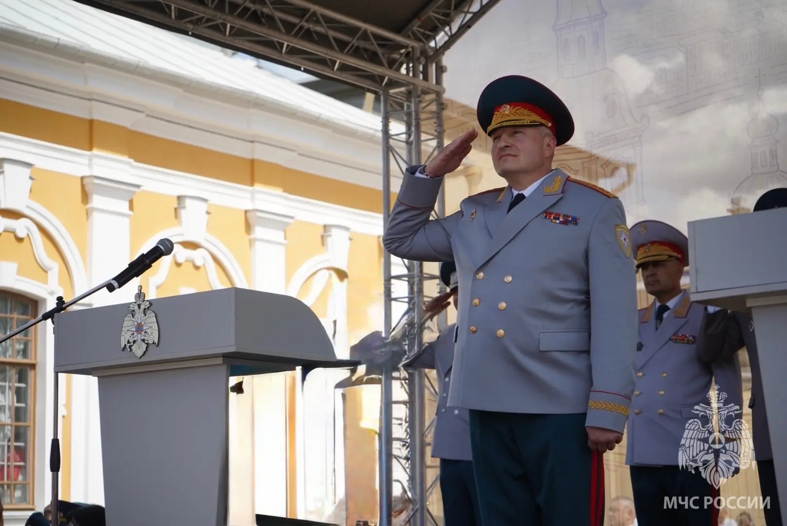Выпускники Санкт-Петербургского университета ГПС МЧС России пополнили ряды офицерского ...