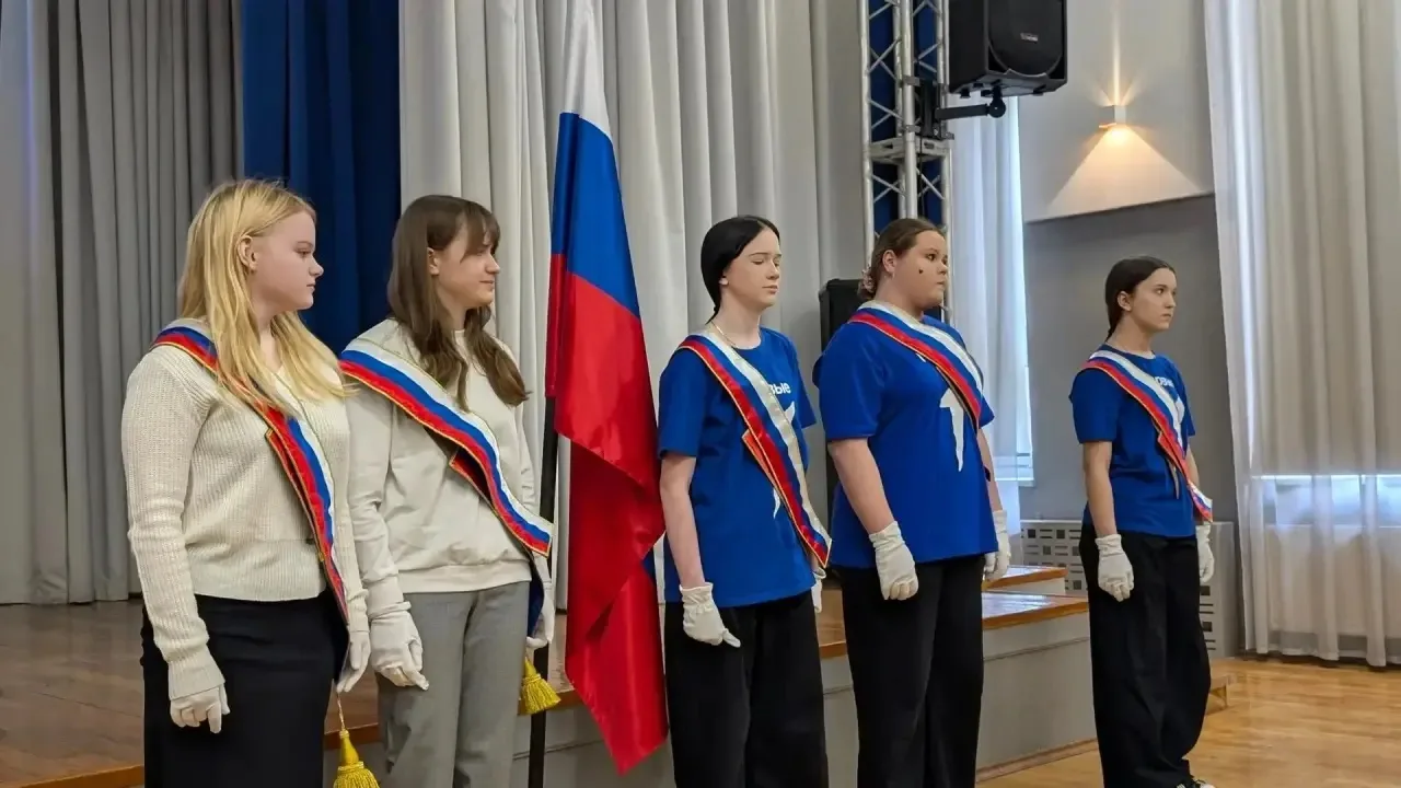 🇷🇺 Торжественное поднятие Флага Российской Федерации    ✨ Почетное право установить Флаг Российской 