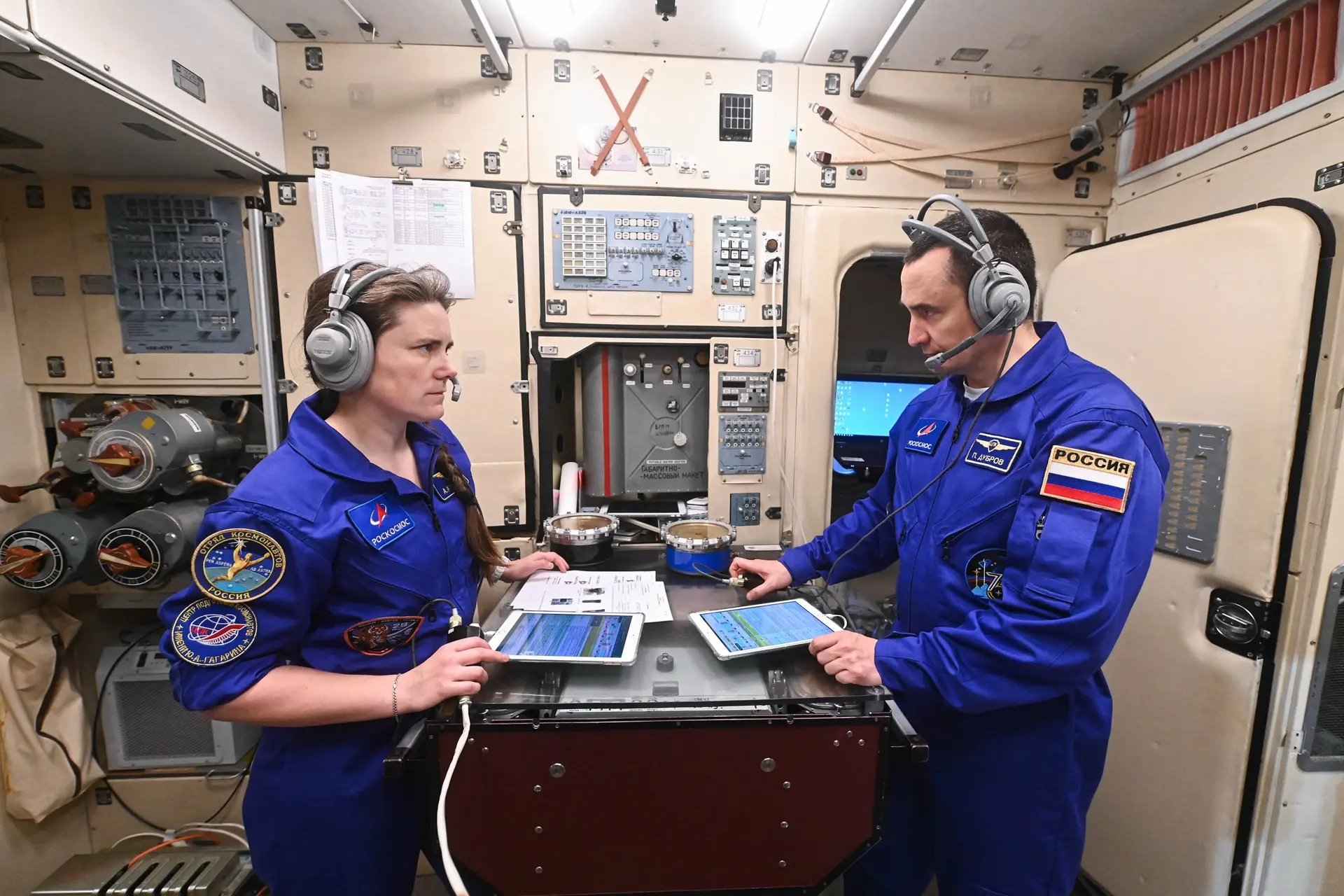 Основной и дублирующий экипажи МКС-75 успешно «прожили» сутки на станции

10 июня 2026 года космонав
