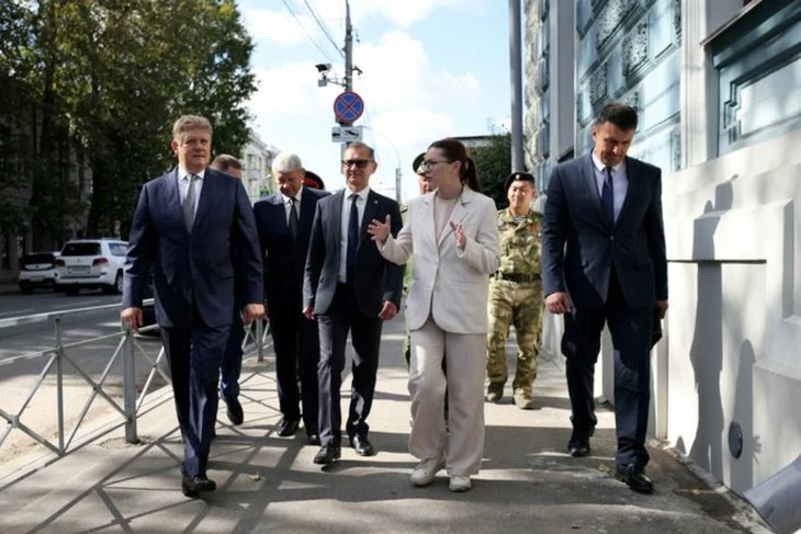 Вот, похоже, и ответ на вопрос, зачем сегодня в Иркутске столько постов ДПС. Приехал по...