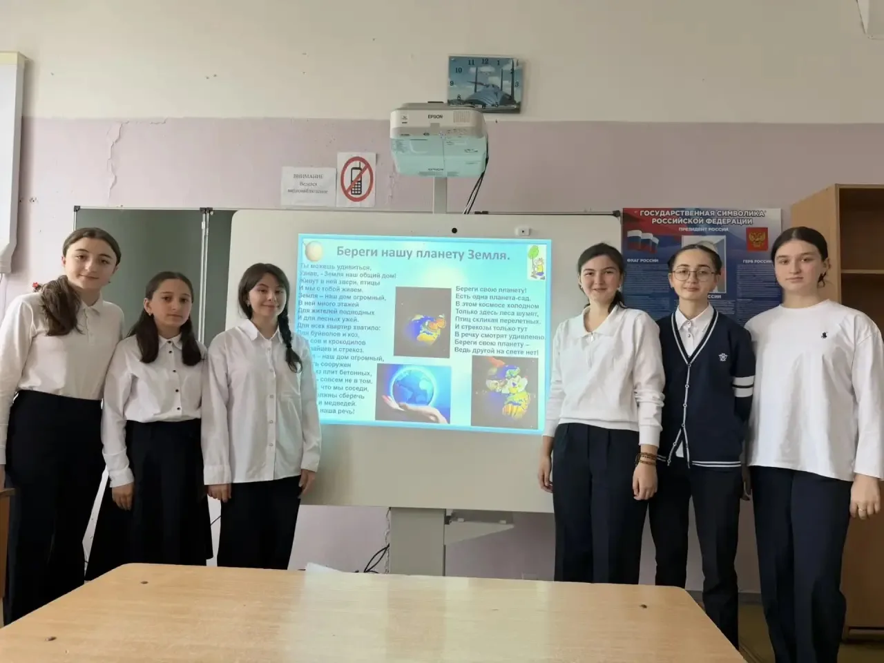 🚀 В преддверии Дня космонавтики классный руководитель(Чагарова С.М.) 8 «В» класса провела тематическ