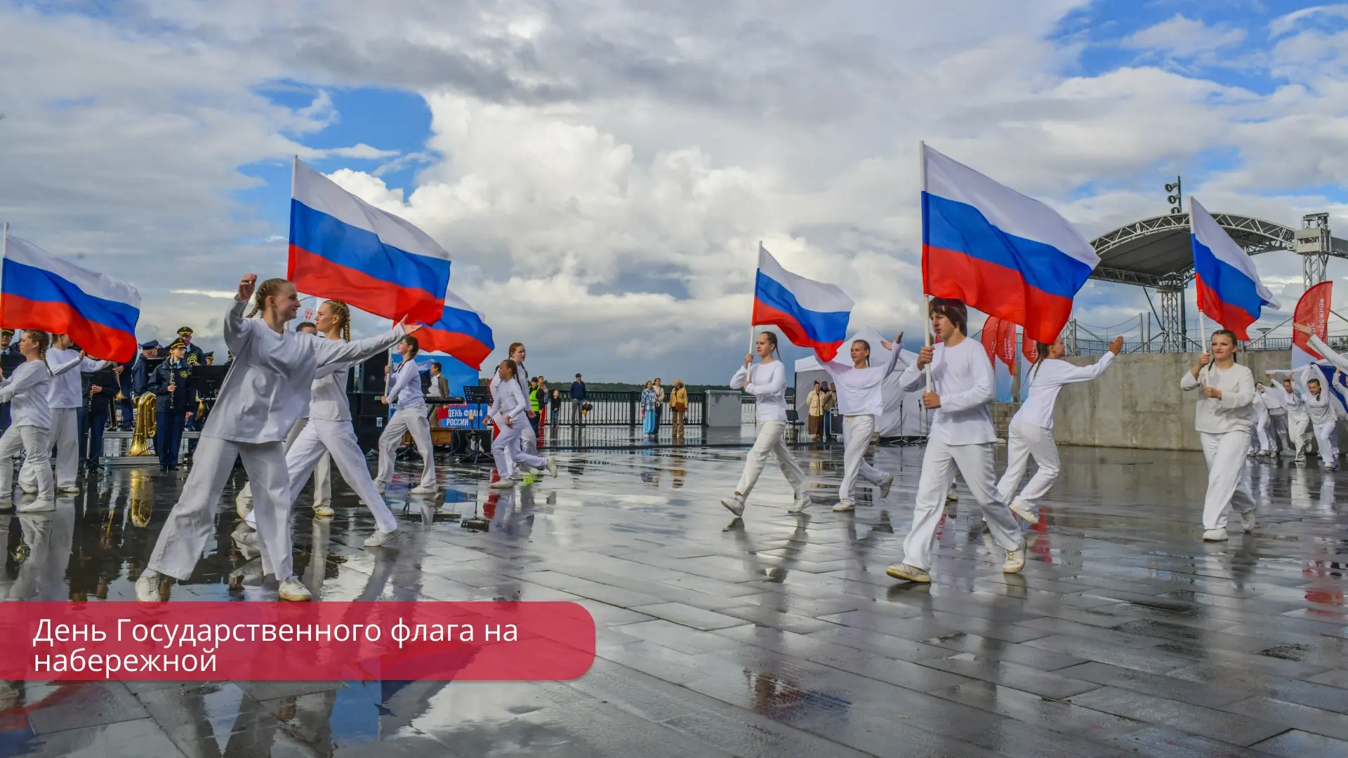 Сегодня по всей стране чествуется символ, близкий каждому ее жителю — Государственный ф...