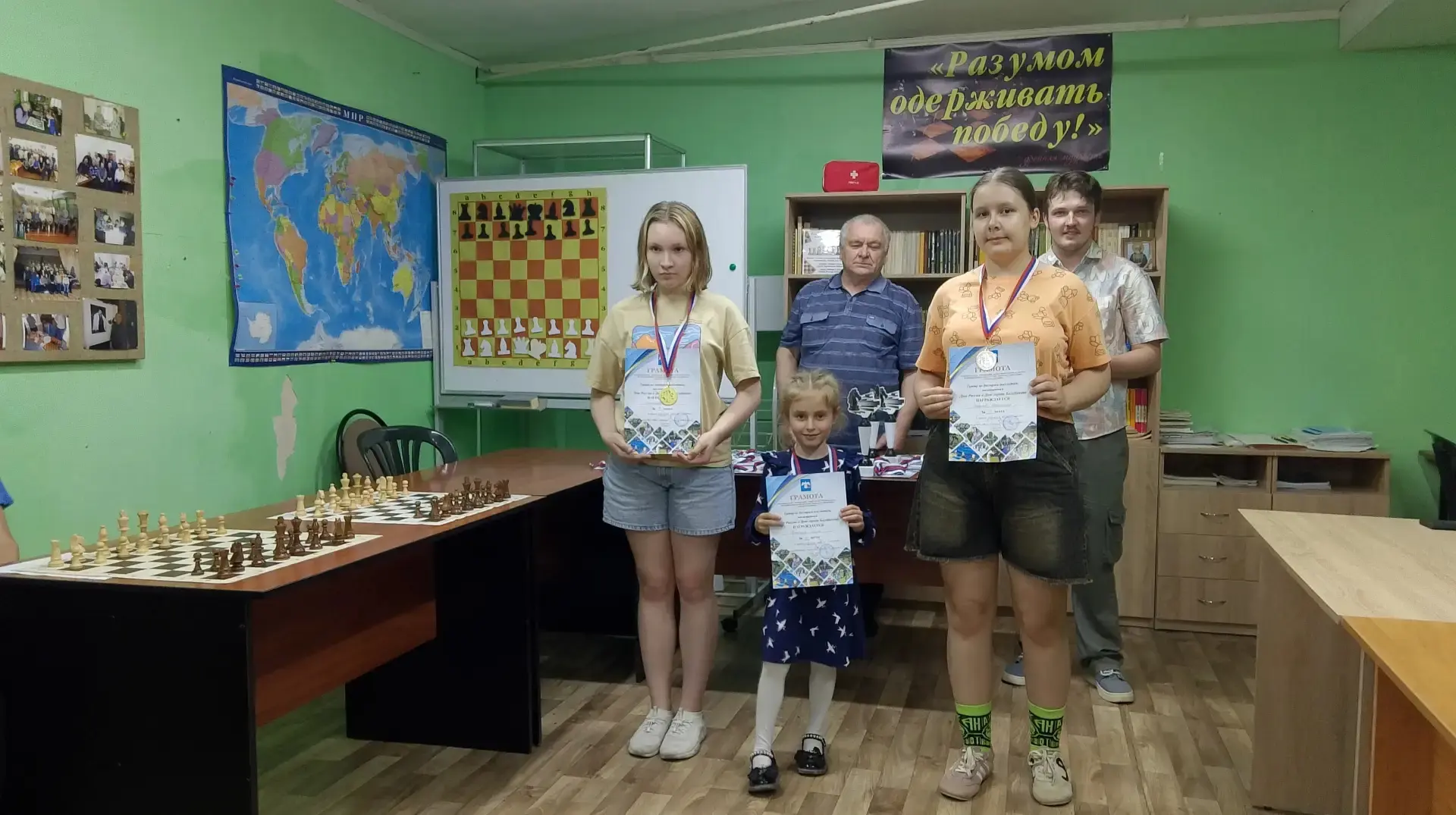 💥♟️💥♟️💥♟️
12 июня в ШЦ «64» г. Балабаново прошёл турнир по быстрым шахматам, посвящённый Дню горо