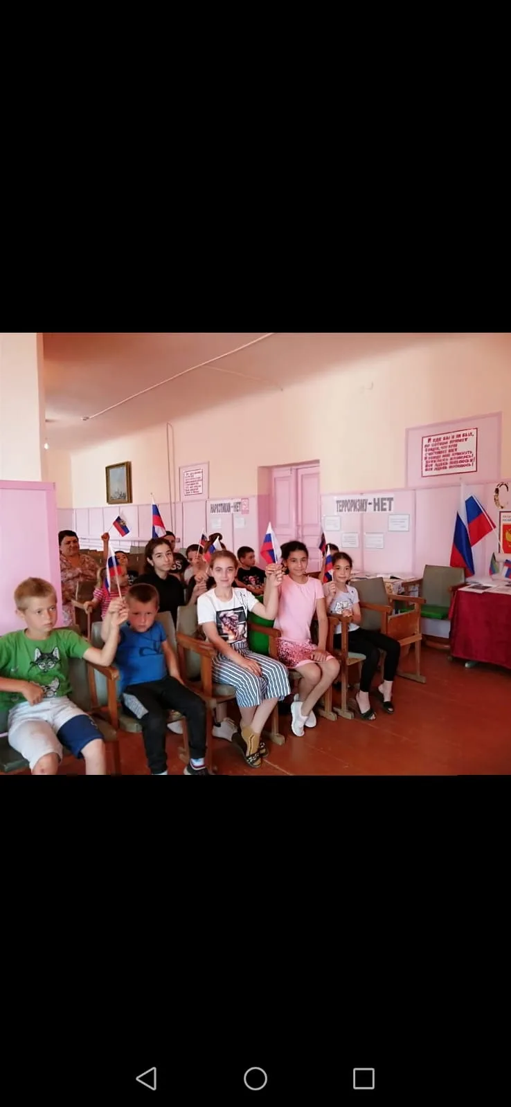 В преддверии Дня государственного флага России в ДК с.Карабаглы провели тем.час "Один ф...